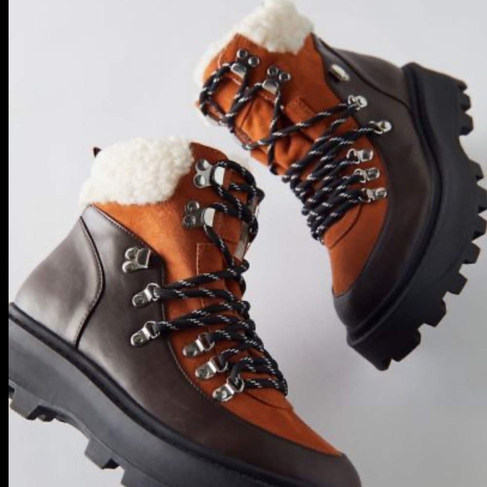 NWT UO Sherpa Boots